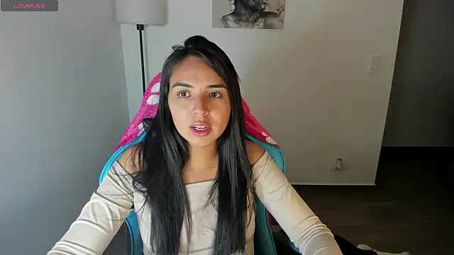 Snapshot of Miss_Nicole chatting on May 2026 01:04:01 AM Miss Nicole online show from May 2026 01:04:01 AM
