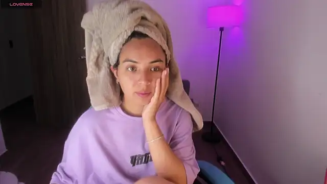 Miss Nicole online show from December 2025 07:19:02 PM