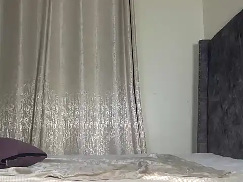 HarlotyQueen online show from November 2025 02:48:02 AM