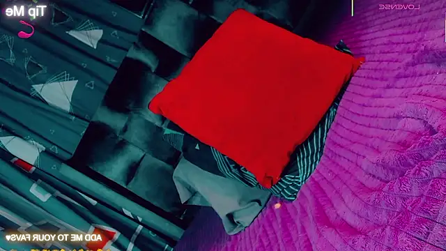 Snapshot of CharlotteBigCock chatting on January 2026 02:23:01 PM CharlotteBigCock online show from January 2026 02:23:01 PM