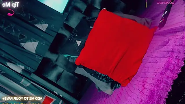 Snapshot of CharlotteBigCock chatting on January 2026 02:21:02 PM CharlotteBigCock online show from January 2026 02:21:02 PM