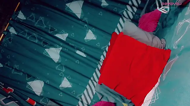 Snapshot of CharlotteBigCock chatting on October 2025 03:33:02 PM CharlotteBigCock online show from October 2025 03:33:02 PM