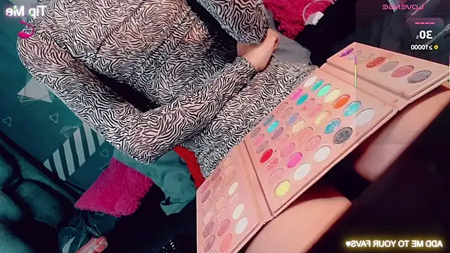 Snapshot of CharlotteBigCock chatting on November 2025 03:37:02 PM CharlotteBigCock online show from November 2025 03:37:02 PM