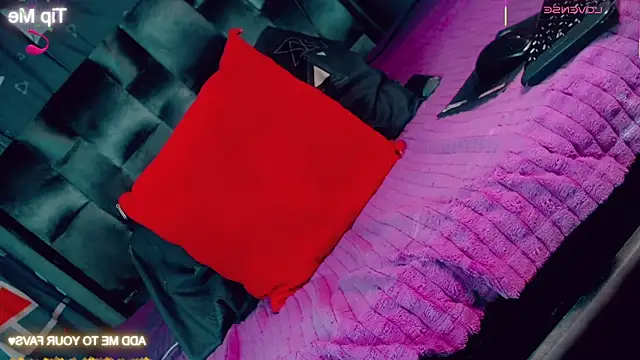 Snapshot of CharlotteBigCock chatting on February 2026 02:14:01 PM CharlotteBigCock online show from February 2026 02:14:01 PM