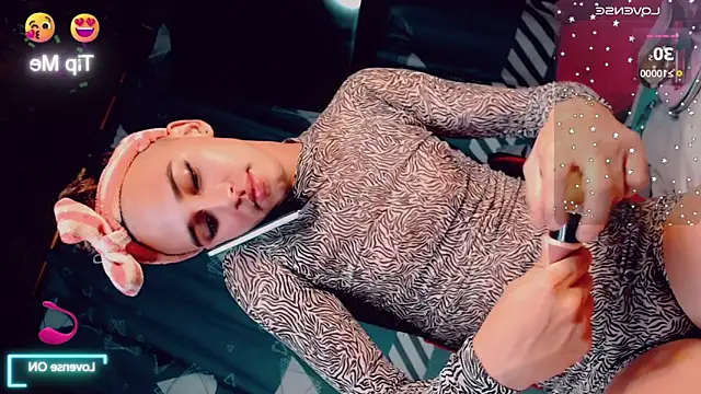 Snapshot of CharlotteBigCock chatting on September 2025 02:24:01 PM CharlotteBigCock online show from September 2025 02:24:01 PM