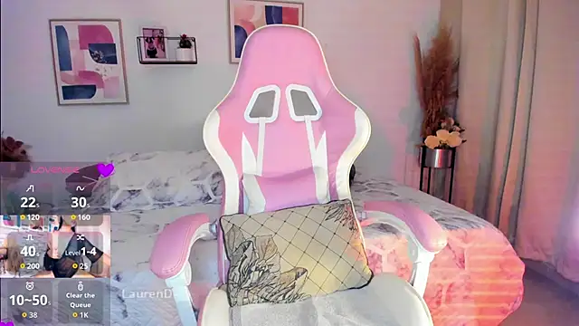 Misslaurenn online show from November 2025 11:49:01 PM