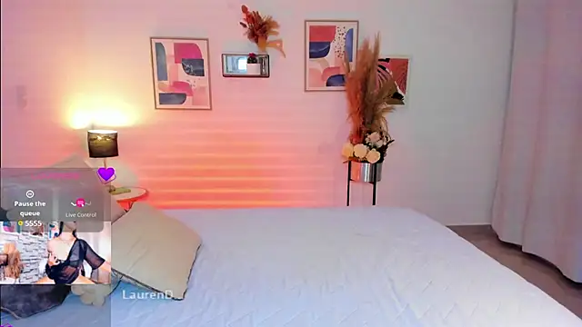 Misslaurenn online show from September 2025 10:42:01 PM