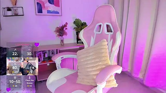 Misslaurenn online show from December 2025 11:32:02 PM