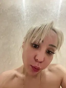 Yulianna Smith online show from February 2026 01:33:02 PM