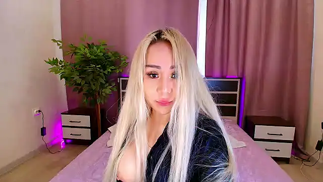 Yulianna Smith online show from March 2026 12:22:01 AM
