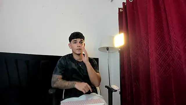 Snapshot of Evan_stoner chatting on October 2025 03:27:02 AM Evan stoner online show from October 2025 03:27:02 AM
