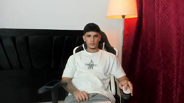 Snapshot of Evan_stoner chatting on September 2025 04:07:02 AM Evan stoner online show from September 2025 04:07:02 AM