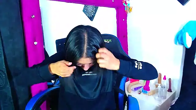 Jenng18 online show from April 2026 06:54:01 AM