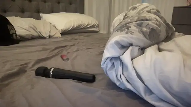 Snapshot of Bustyblondebabe32 chatting on October 2025 08:11:01 AM Bustyblondebabe32 online show from October 2025 08:11:01 AM