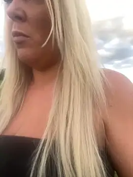 Snapshot of Bustyblondebabe32 chatting on June 2026 07:41:02 PM Bustyblondebabe32 online show from June 2026 07:41:02 PM