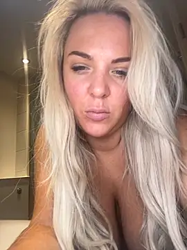 Bustyblondebabe32 online show from October 2025 09:33:02 AM