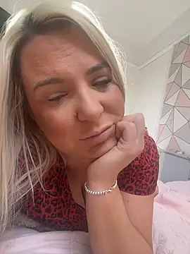 Bustyblondebabe32 online show from April 2026 09:33:01 AM