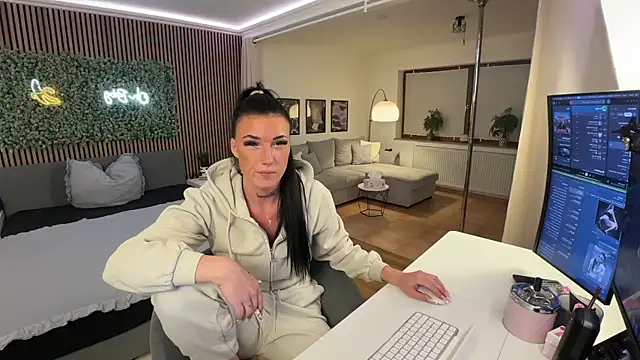LizaRoxx online show from May 2026 08:01:01 PM