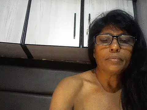 Snapshot of MsAttitude chatting on November 2025 07:19:01 AM MsAttitude online show from November 2025 07:19:01 AM