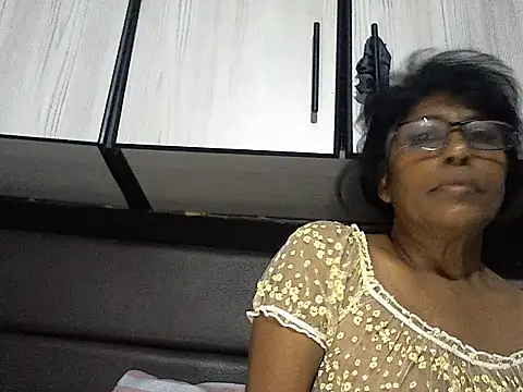 Snapshot of MsAttitude chatting on November 2025 05:44:01 AM MsAttitude online show from November 2025 05:44:01 AM