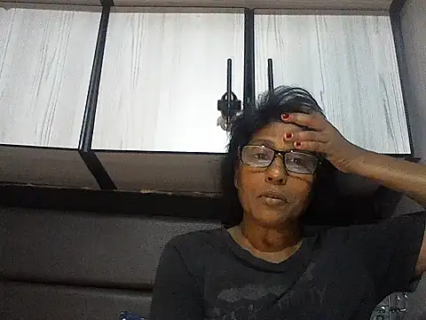 Snapshot of MsAttitude chatting on January 2026 08:32:02 AM MsAttitude online show from January 2026 08:32:02 AM