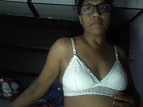 Snapshot of MsAttitude chatting on December 2025 11:33:02 AM MsAttitude online show from December 2025 11:33:02 AM