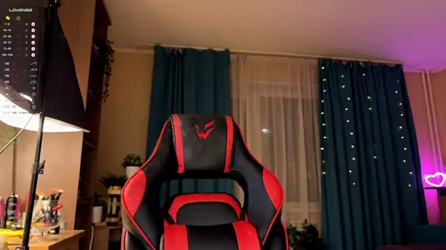 LisaLaas online show from September 2025 07:18:01 PM