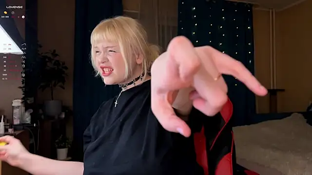 LisaLaas online show from September 2025 08:48:01 PM