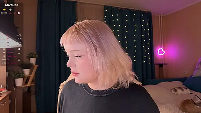 LisaLaas online show from September 2025 05:45:02 PM