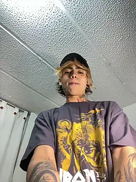 Snapshot of AcidMilo chatting on October 2025 11:19:01 PM AcidMilo online show from October 2025 11:19:01 PM