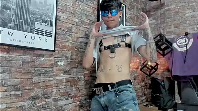 Snapshot of AcidMilo chatting on December 2024 03:06:01 PM AcidMilo online show from December 2024 03:06:01 PM