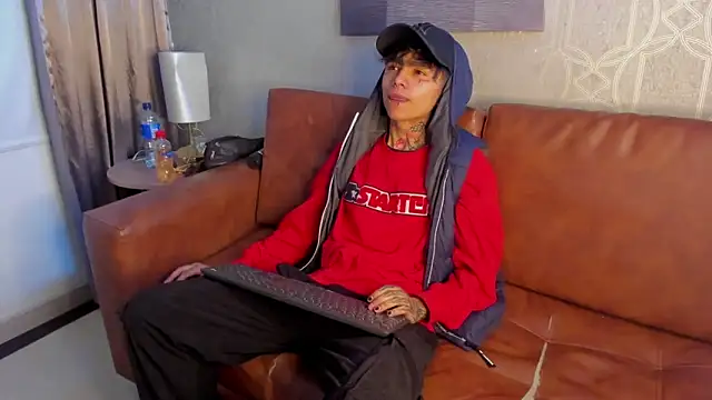 Snapshot of AcidMilo chatting on December 2024 12:34:01 PM AcidMilo online show from December 2024 12:34:01 PM