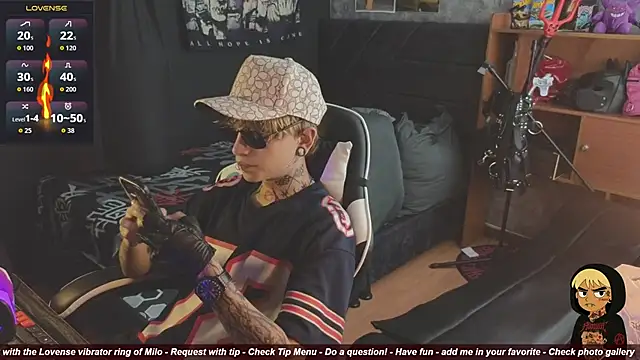 Snapshot of AcidMilo chatting on December 2025 05:33:01 PM AcidMilo online show from December 2025 05:33:01 PM