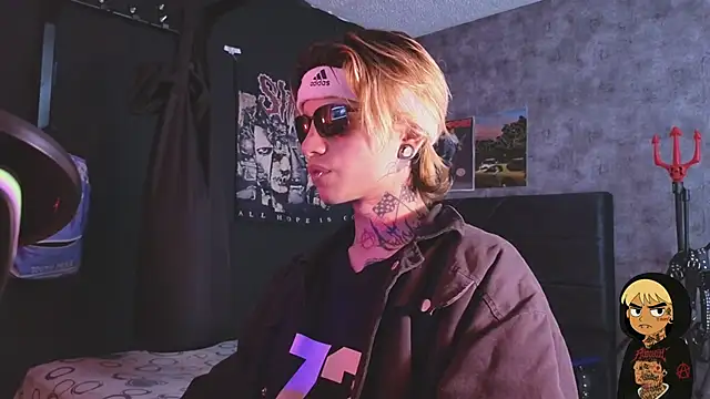 Snapshot of AcidMilo chatting on November 2025 10:03:02 PM AcidMilo online show from November 2025 10:03:02 PM