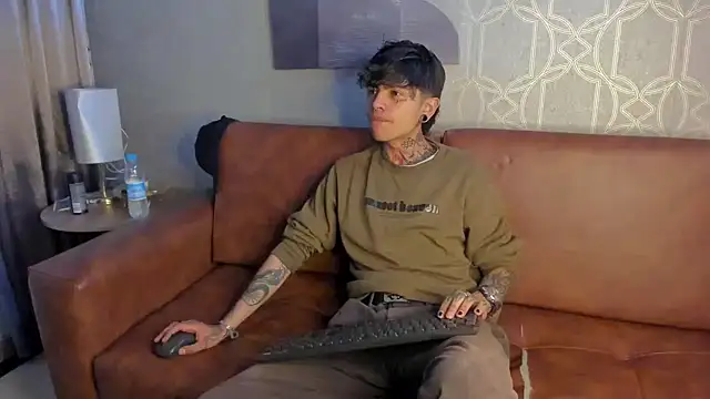 Snapshot of AcidMilo chatting on December 2024 01:00:01 PM AcidMilo online show from December 2024 01:00:01 PM