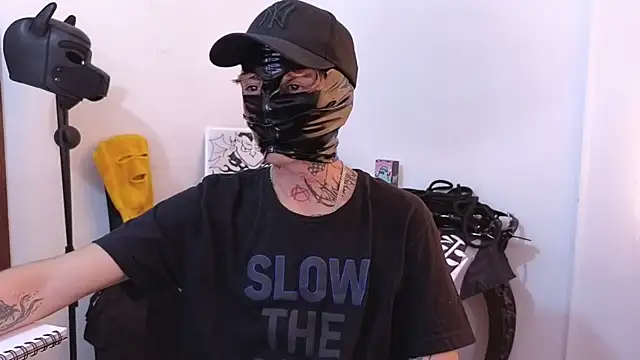 Snapshot of AcidMilo chatting on February 2025 09:04:01 PM AcidMilo online show from February 2025 09:04:01 PM