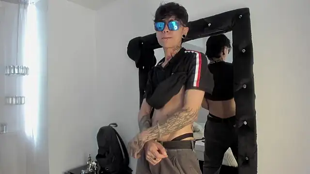 Snapshot of AcidMilo chatting on December 2024 04:06:01 PM AcidMilo online show from December 2024 04:06:01 PM