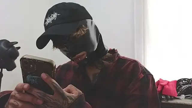 Snapshot of AcidMilo chatting on March 2025 08:27:02 PM AcidMilo online show from March 2025 08:27:02 PM