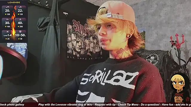 Snapshot of AcidMilo chatting on November 2025 10:13:02 PM AcidMilo online show from November 2025 10:13:02 PM