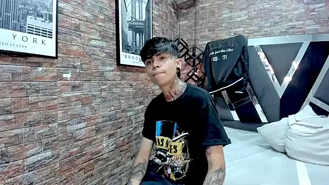 Snapshot of AcidMilo chatting on December 2024 05:38:02 PM AcidMilo online show from December 2024 05:38:02 PM