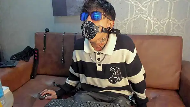 Snapshot of AcidMilo chatting on December 2024 05:18:01 AM AcidMilo online show from December 2024 05:18:01 AM