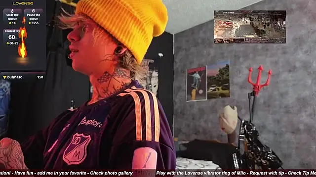 Snapshot of AcidMilo chatting on October 2025 03:55:01 PM AcidMilo online show from October 2025 03:55:01 PM