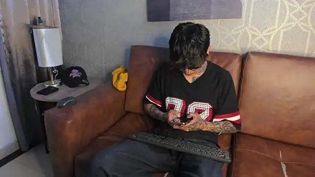 Snapshot of AcidMilo chatting on December 2024 12:55:01 PM AcidMilo online show from December 2024 12:55:01 PM