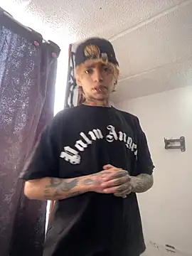 Snapshot of AcidMilo chatting on September 2025 06:25:01 PM AcidMilo online show from September 2025 06:25:01 PM