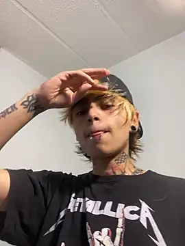 Snapshot of AcidMilo chatting on October 2025 11:08:01 PM AcidMilo online show from October 2025 11:08:01 PM