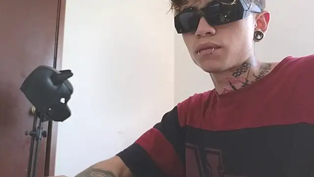 Snapshot of AcidMilo chatting on February 2025 09:11:02 PM AcidMilo online show from February 2025 09:11:02 PM