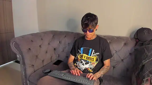 Snapshot of AcidMilo chatting on December 2024 04:26:01 PM AcidMilo online show from December 2024 04:26:01 PM