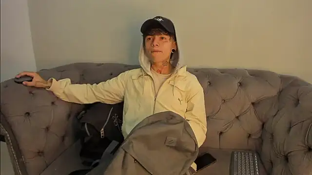 Snapshot of AcidMilo chatting on December 2024 01:19:01 PM AcidMilo online show from December 2024 01:19:01 PM