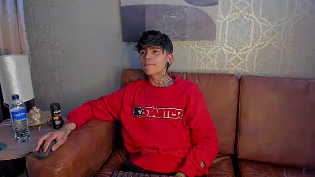 Snapshot of AcidMilo chatting on December 2024 03:37:01 PM AcidMilo online show from December 2024 03:37:01 PM