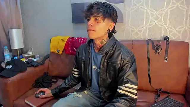 Snapshot of AcidMilo chatting on December 2024 11:34:01 AM AcidMilo online show from December 2024 11:34:01 AM